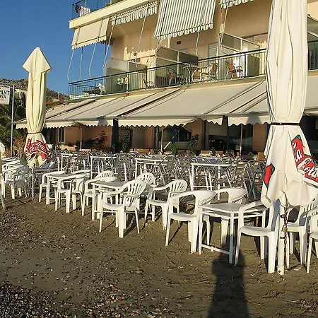Artemis Hotel 2*