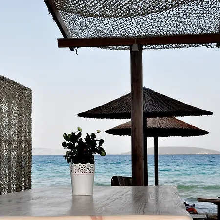 Artemis Hotel