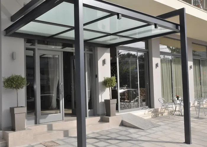 阿尔特弥斯酒店 2* 托隆